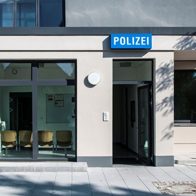 001_Polizei_Eingang